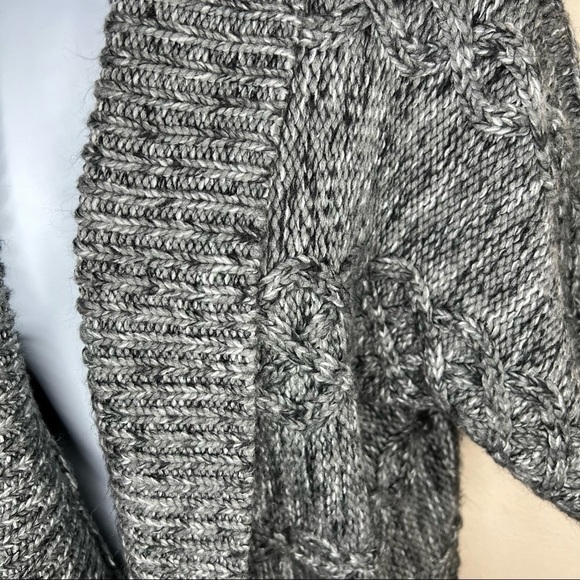 S/M A.n.a Grey Shrug Sweater Short Sleeve Open Cardigan Small Medium 4 6 8 10 - Picture 3 of 7